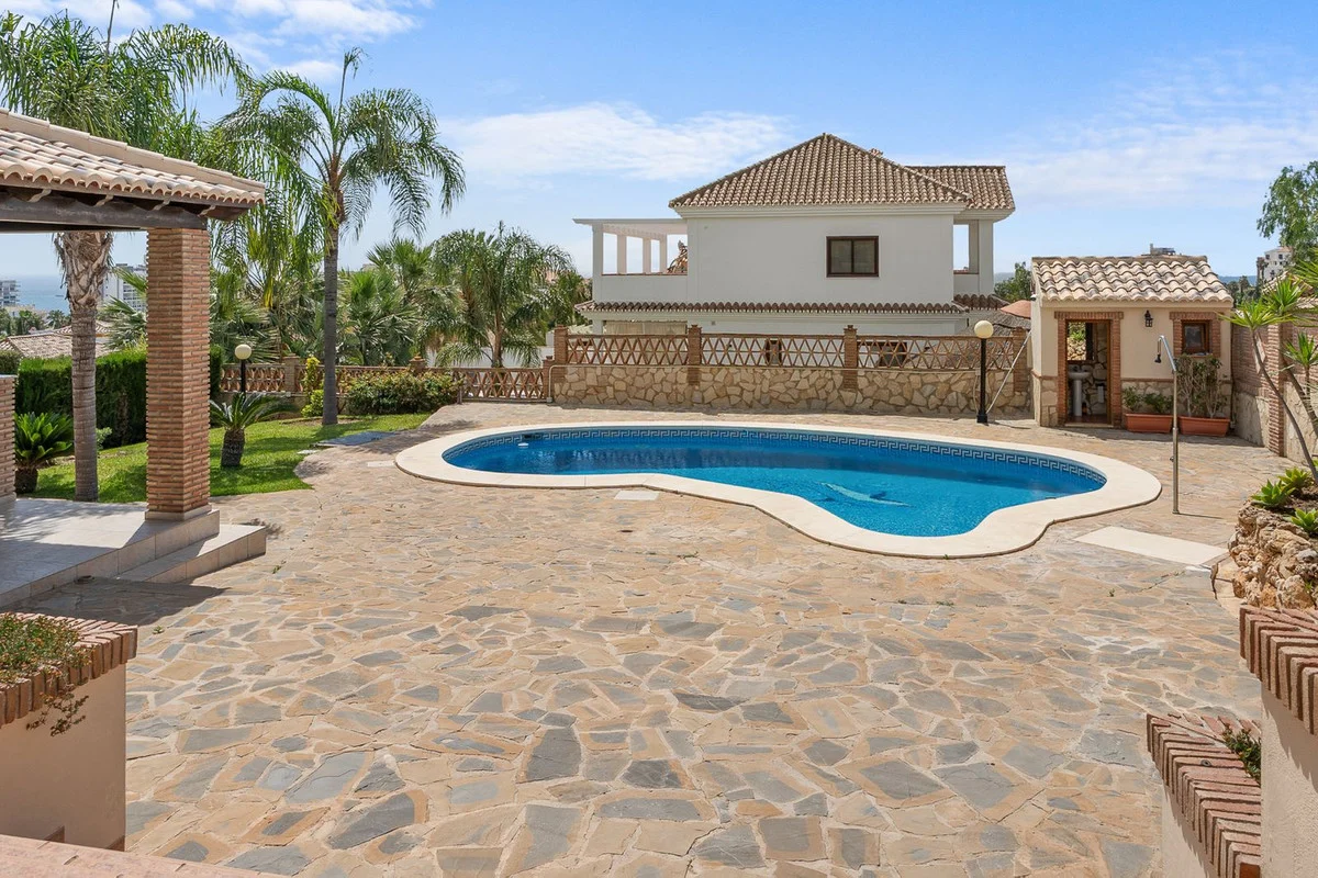 House - Detached Villa med 5 soverom