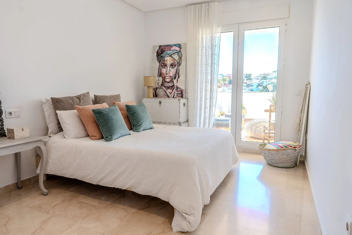 Apartment - Top Floor Apartment with 3 bedrooms