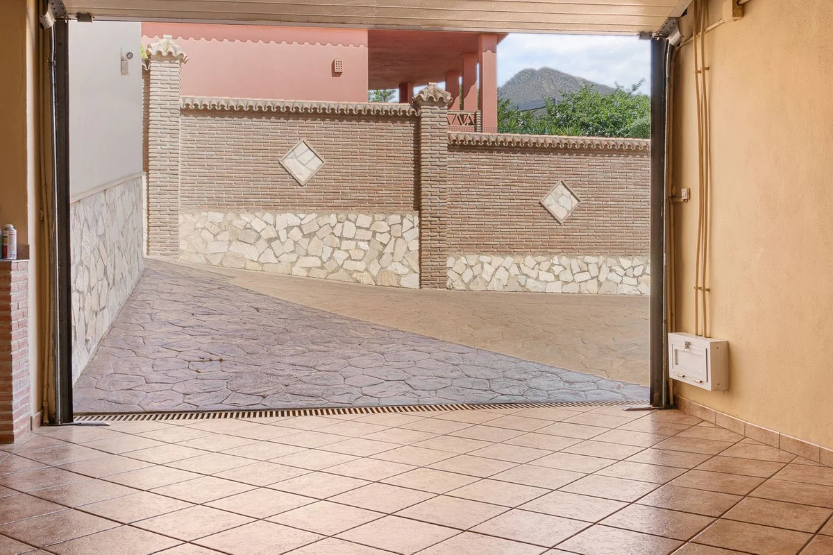 House - Detached Villa med 5 soverom