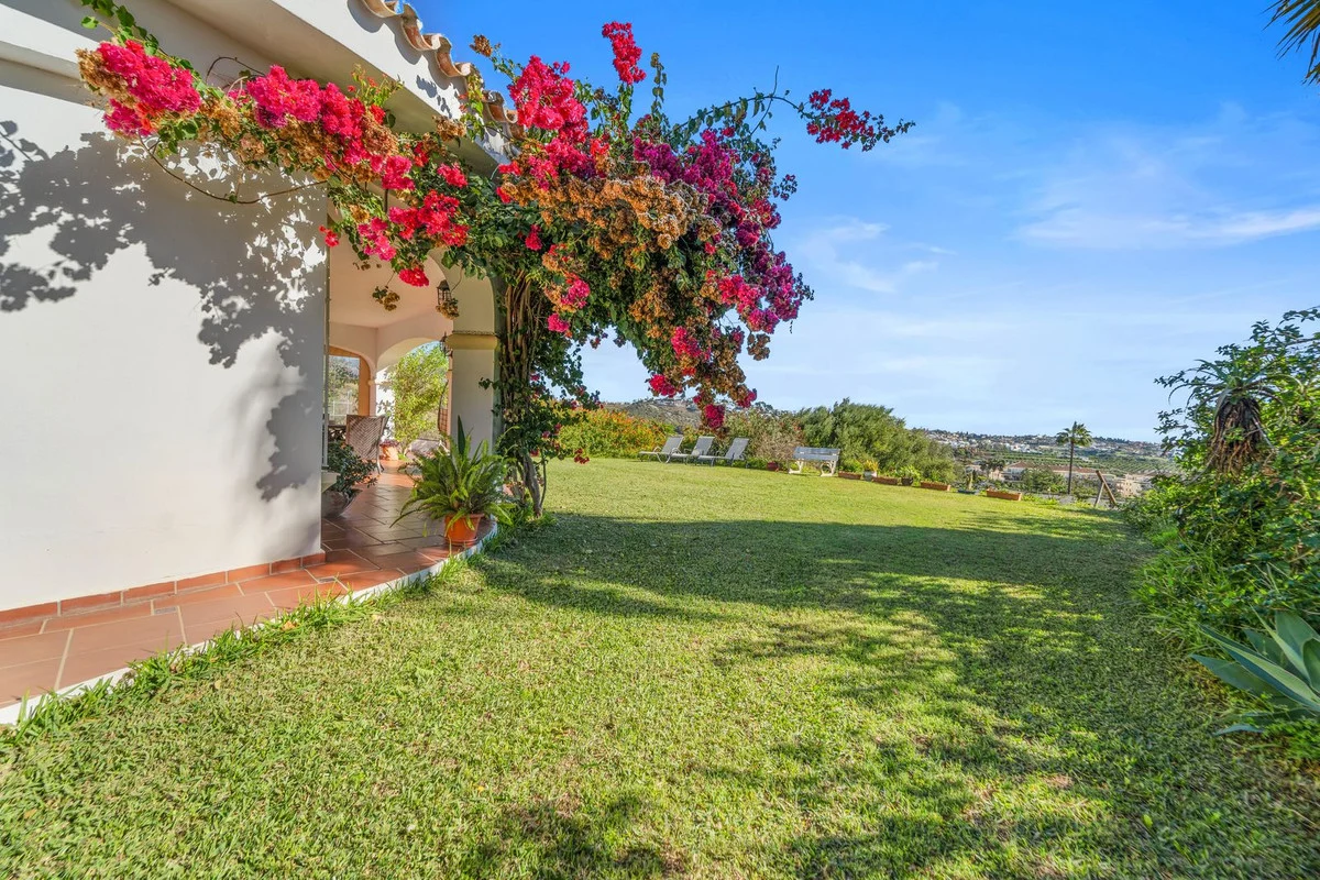 House - Detached Villa with 4 bedrooms