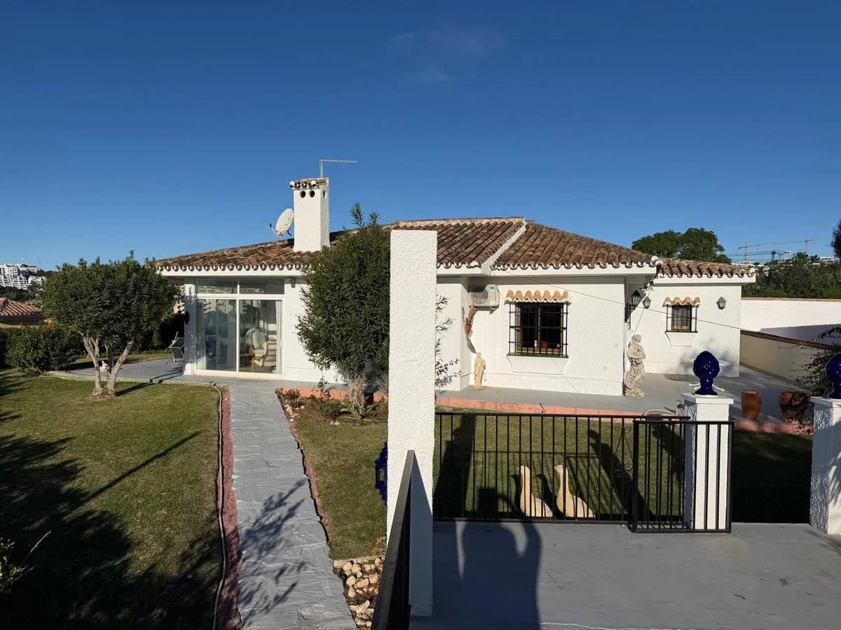 House - Detached Villa med 3 soverom