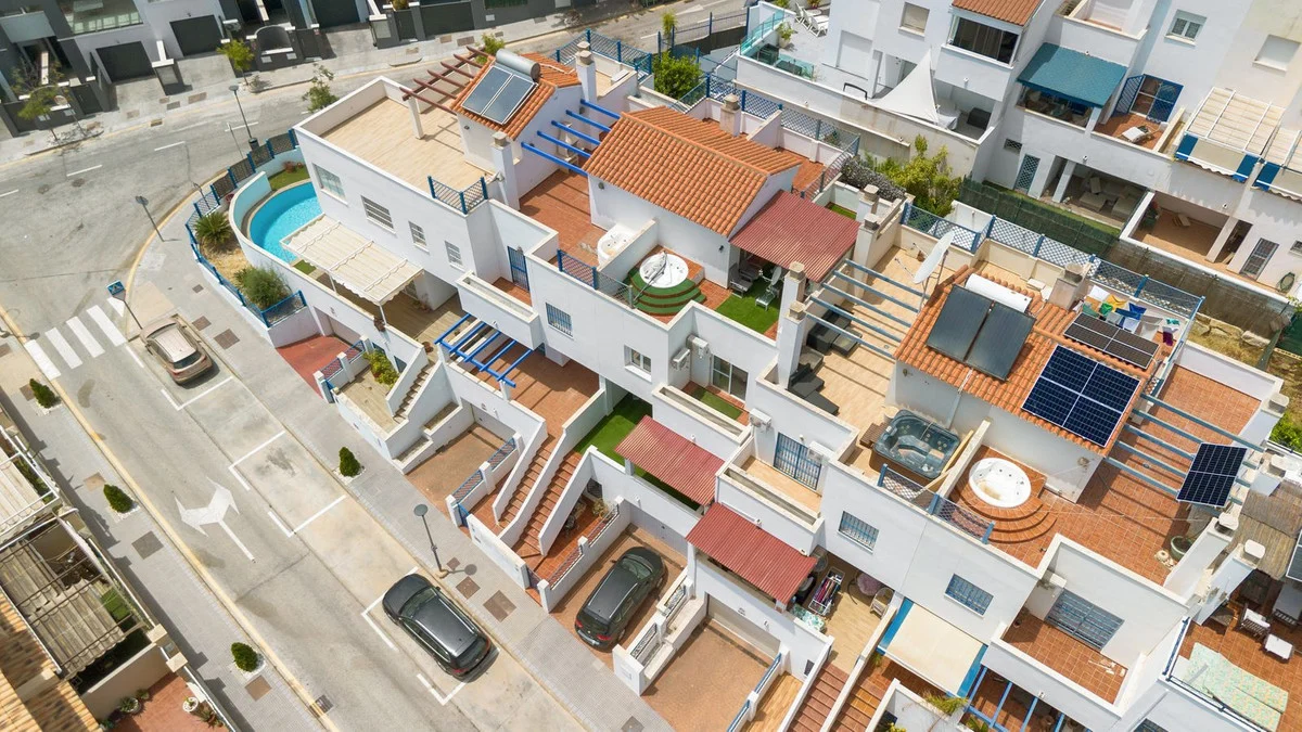 House - Townhouse, 4 makuuhuonetta