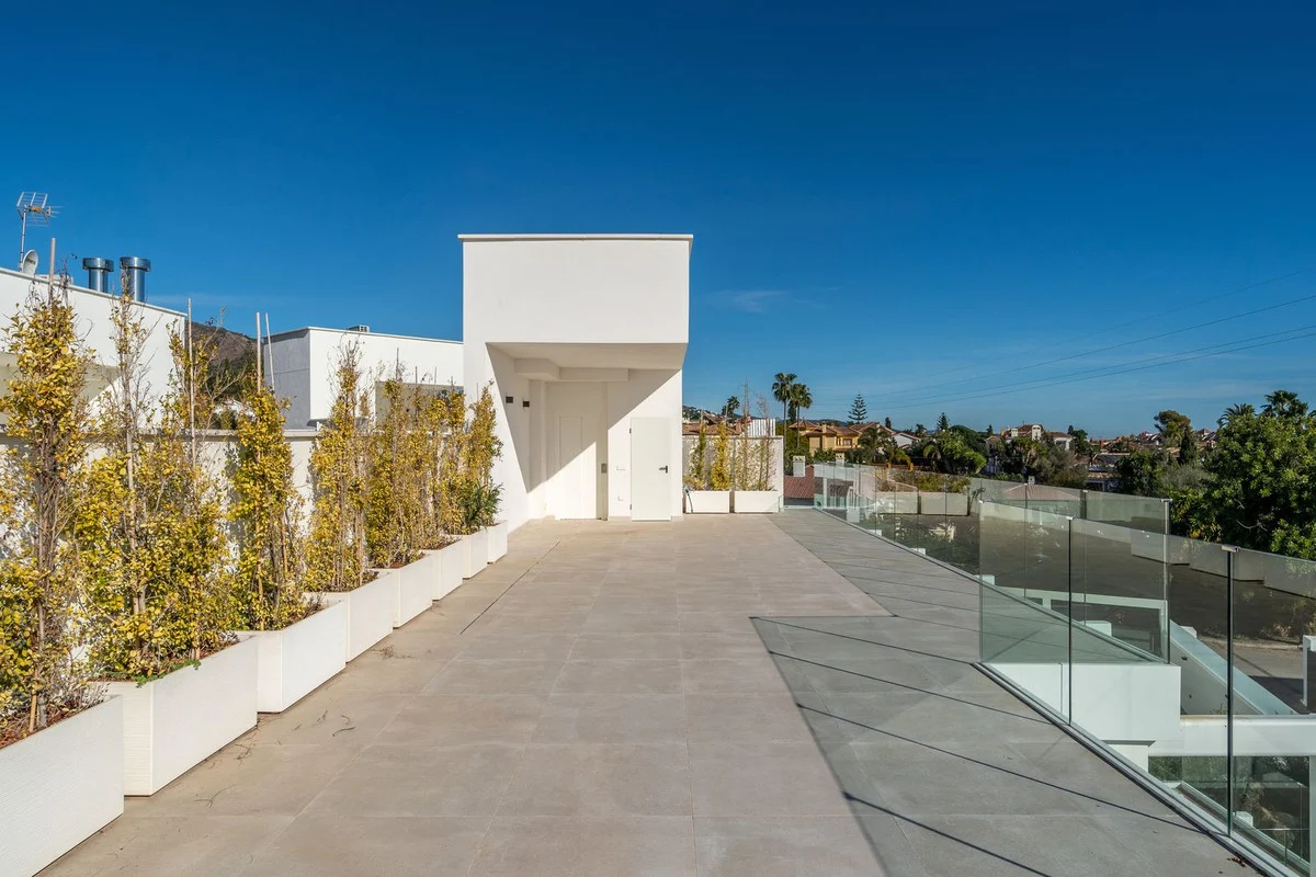 House - Detached Villa, 4 makuuhuonetta